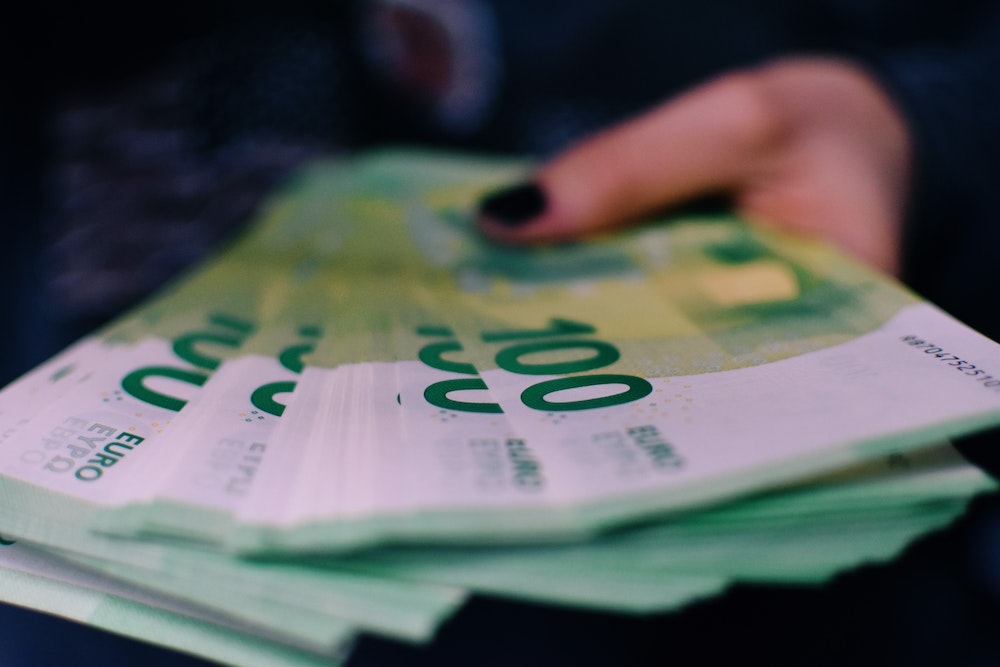 Les erreurs à éviter lors de la gestion de votre budget avec un salaire brut à 2000 euros